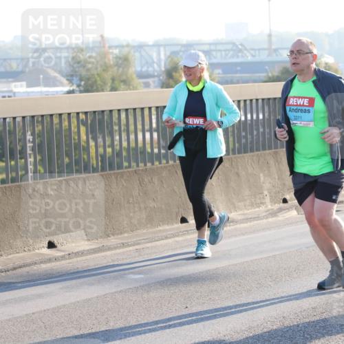 03.10.2025 - Köhlbrandbrückenlauf Lena Gebhardt http://msf.ph/oto/9047657 03.10.2025 09:29:43 Position 1 3311 meine-sportfotos.de