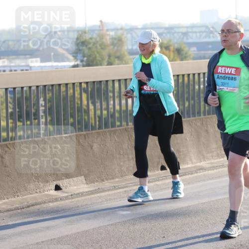 03.10.2025 - Köhlbrandbrückenlauf Lena Gebhardt http://msf.ph/oto/9047660 03.10.2025 09:29:43 Position 1 3311 meine-sportfotos.de