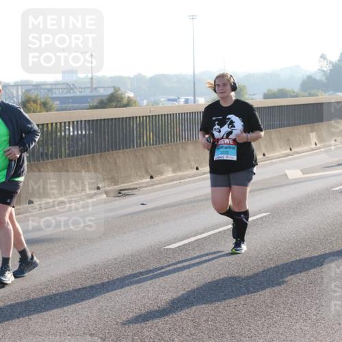03.10.2025 - Köhlbrandbrückenlauf Lena Gebhardt http://msf.ph/oto/9047667 03.10.2025 09:29:43 Position 1 3311, 3370 meine-sportfotos.de