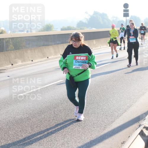 03.10.2025 - Köhlbrandbrückenlauf Lena Gebhardt http://msf.ph/oto/9047688 03.10.2025 09:29:45 Position 1 362 meine-sportfotos.de