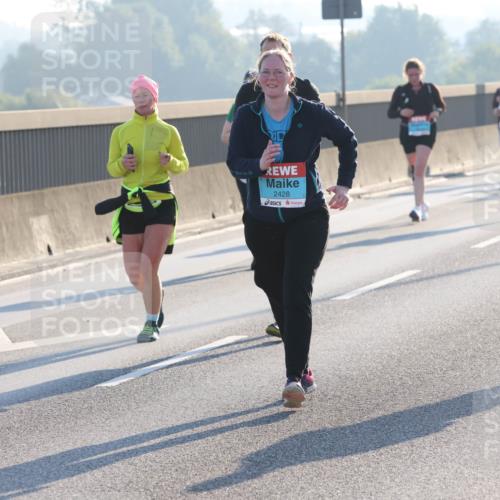 03.10.2025 - Köhlbrandbrückenlauf Lena Gebhardt http://msf.ph/oto/9047692 03.10.2025 09:29:46 Position 1 2428 meine-sportfotos.de