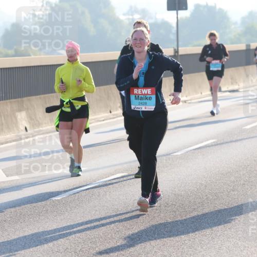 03.10.2025 - Köhlbrandbrückenlauf Lena Gebhardt http://msf.ph/oto/9047694 03.10.2025 09:29:47 Position 1 0, 0, 2428 meine-sportfotos.de