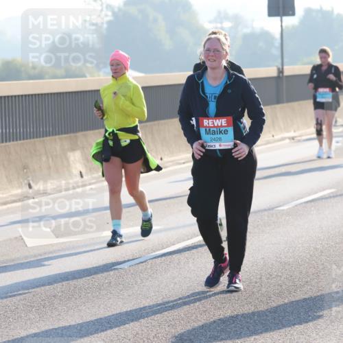 03.10.2025 - Köhlbrandbrückenlauf Lena Gebhardt http://msf.ph/oto/9047697 03.10.2025 09:29:47 Position 1 2428 meine-sportfotos.de