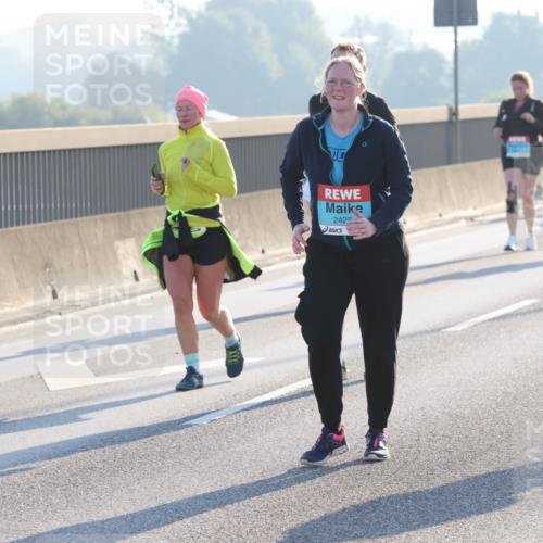 03.10.2025 - Köhlbrandbrückenlauf Lena Gebhardt http://msf.ph/oto/9047699 03.10.2025 09:29:47 Position 1 242 meine-sportfotos.de