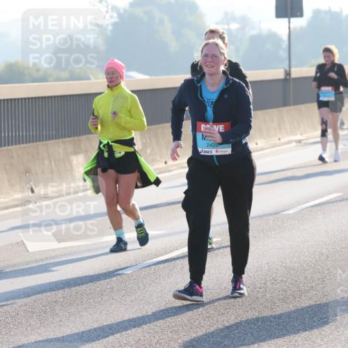 03.10.2025 - Köhlbrandbrückenlauf Lena Gebhardt http://msf.ph/oto/9047701 03.10.2025 09:29:47 Position 1 2428 meine-sportfotos.de