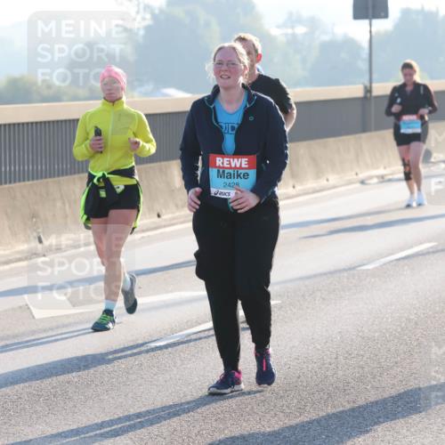 03.10.2025 - Köhlbrandbrückenlauf Lena Gebhardt http://msf.ph/oto/9047703 03.10.2025 09:29:47 Position 1 2428 meine-sportfotos.de