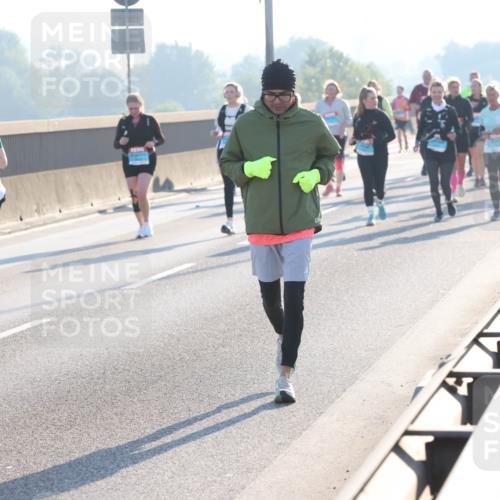 03.10.2025 - Köhlbrandbrückenlauf Lena Gebhardt http://msf.ph/oto/9047708 03.10.2025 09:29:48 Position 1  meine-sportfotos.de