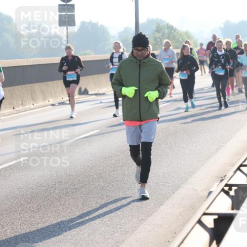 03.10.2025 - Köhlbrandbrückenlauf Lena Gebhardt http://msf.ph/oto/9047709 03.10.2025 09:29:48 Position 1 2428 meine-sportfotos.de