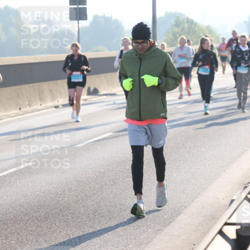 03.10.2025 - Köhlbrandbrückenlauf Lena Gebhardt http://msf.ph/oto/9047712 03.10.2025 09:29:48 Position 1  meine-sportfotos.de