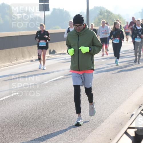 03.10.2025 - Köhlbrandbrückenlauf Lena Gebhardt http://msf.ph/oto/9047714 03.10.2025 09:29:48 Position 1  meine-sportfotos.de