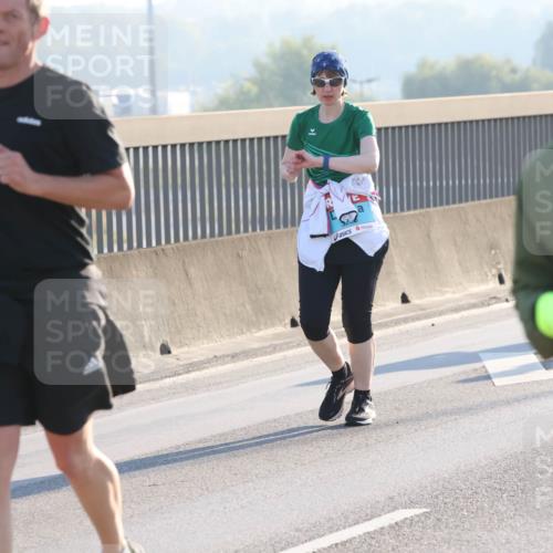 03.10.2025 - Köhlbrandbrückenlauf Lena Gebhardt http://msf.ph/oto/9047725 03.10.2025 09:29:51 Position 1  meine-sportfotos.de