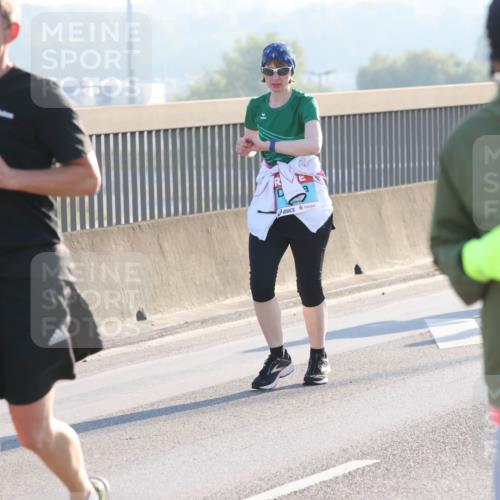 03.10.2025 - Köhlbrandbrückenlauf Lena Gebhardt http://msf.ph/oto/9047727 03.10.2025 09:29:51 Position 1  meine-sportfotos.de