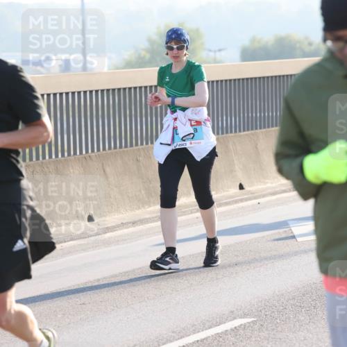 03.10.2025 - Köhlbrandbrückenlauf Lena Gebhardt http://msf.ph/oto/9047730 03.10.2025 09:29:51 Position 1  meine-sportfotos.de