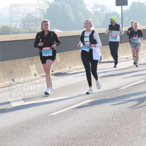 03.10.2025 - Köhlbrandbrückenlauf Lena Gebhardt http://msf.ph/oto/9047733 03.10.2025 09:29:52 Position 1 2860, 2926 meine-sportfotos.de