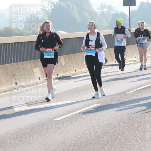 03.10.2025 - Köhlbrandbrückenlauf Lena Gebhardt http://msf.ph/oto/9047737 03.10.2025 09:29:52 Position 1 2860, 2859, 2926 meine-sportfotos.de