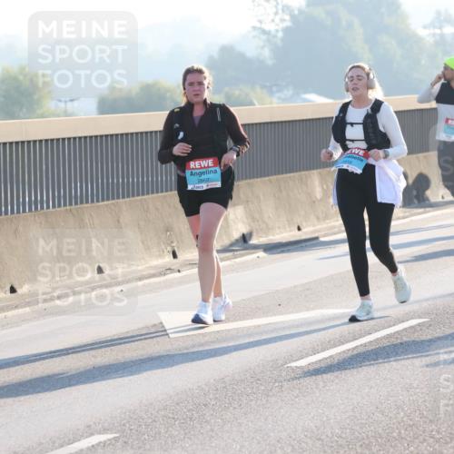 03.10.2025 - Köhlbrandbrückenlauf Lena Gebhardt http://msf.ph/oto/9047746 03.10.2025 09:29:53 Position 1 2860, 2859 meine-sportfotos.de