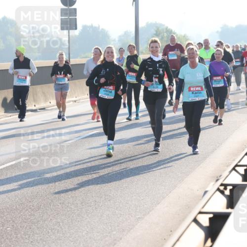 03.10.2025 - Köhlbrandbrückenlauf Lena Gebhardt http://msf.ph/oto/9047752 03.10.2025 09:29:53 Position 1 2926, 2, 28, 2927 meine-sportfotos.de