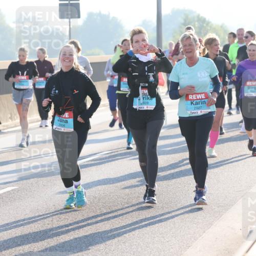 03.10.2025 - Köhlbrandbrückenlauf Lena Gebhardt http://msf.ph/oto/9047776 03.10.2025 09:29:55 Position 1 2928, 2927, 2926 meine-sportfotos.de