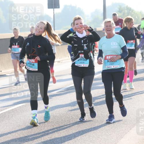 03.10.2025 - Köhlbrandbrückenlauf Lena Gebhardt http://msf.ph/oto/9047785 03.10.2025 09:29:55 Position 1 2926, 2928, 2927 meine-sportfotos.de