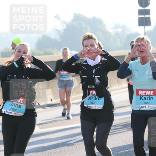 03.10.2025 - Köhlbrandbrückenlauf Lena Gebhardt http://msf.ph/oto/9047814 03.10.2025 09:29:57 Position 1 2926, 2928, 2927 meine-sportfotos.de