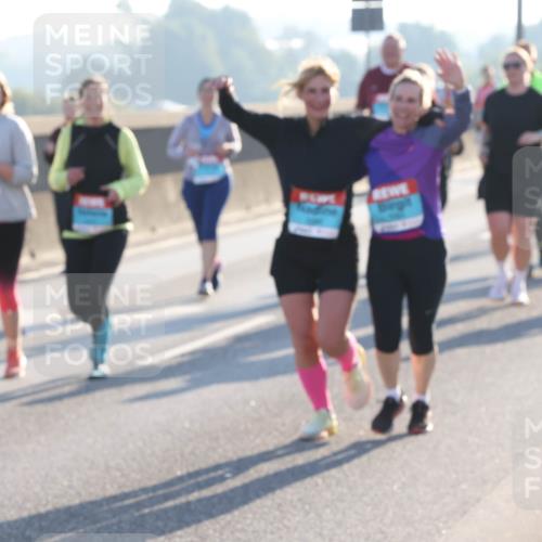 03.10.2025 - Köhlbrandbrückenlauf Lena Gebhardt http://msf.ph/oto/9047845 03.10.2025 09:29:59 Position 1 27 meine-sportfotos.de