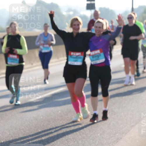 03.10.2025 - Köhlbrandbrückenlauf Lena Gebhardt http://msf.ph/oto/9047848 03.10.2025 09:30:00 Position 1  meine-sportfotos.de