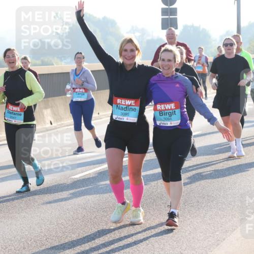 03.10.2025 - Köhlbrandbrückenlauf Lena Gebhardt http://msf.ph/oto/9047849 03.10.2025 09:30:00 Position 1 2558, 2199, 2547, 3095, 3094, 2565 meine-sportfotos.de