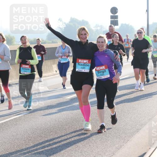 03.10.2025 - Köhlbrandbrückenlauf Lena Gebhardt http://msf.ph/oto/9047854 03.10.2025 09:30:00 Position 1 2199, 2547, 3095, 3094 meine-sportfotos.de