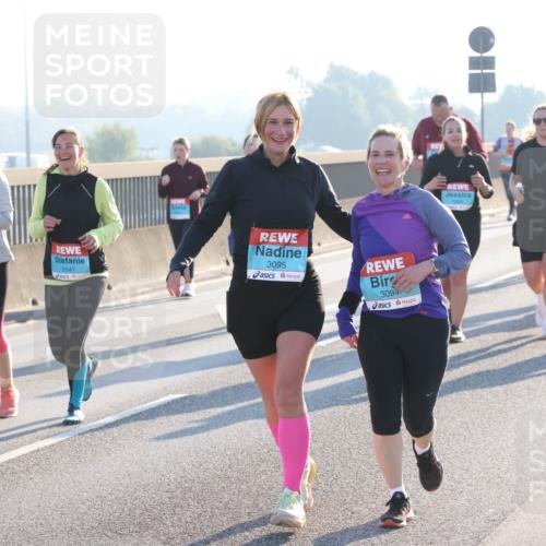 03.10.2025 - Köhlbrandbrückenlauf Lena Gebhardt http://msf.ph/oto/9047871 03.10.2025 09:30:01 Position 1 2199, 2547, 3095, 3094, 4 meine-sportfotos.de