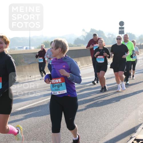 03.10.2025 - Köhlbrandbrückenlauf Lena Gebhardt http://msf.ph/oto/9047889 03.10.2025 09:30:02 Position 1 2547, 3095, 3094 meine-sportfotos.de