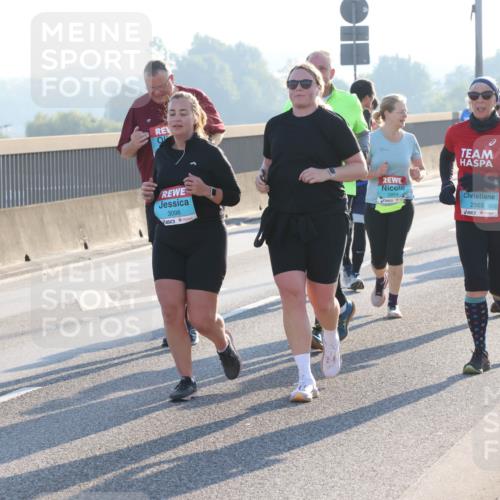 03.10.2025 - Köhlbrandbrückenlauf Lena Gebhardt http://msf.ph/oto/9047898 03.10.2025 09:30:03 Position 1 2530, 3098, 2894, 2565 meine-sportfotos.de