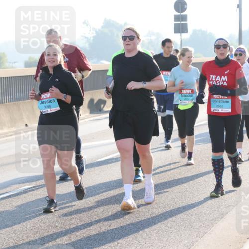 03.10.2025 - Köhlbrandbrückenlauf Lena Gebhardt http://msf.ph/oto/9047905 03.10.2025 09:30:04 Position 1 3098, 2894, 2565 meine-sportfotos.de