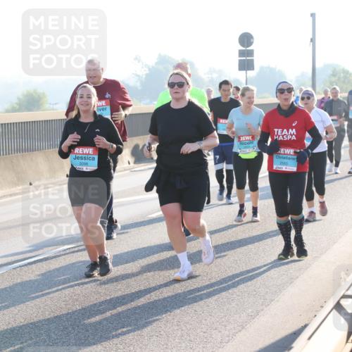 03.10.2025 - Köhlbrandbrückenlauf Lena Gebhardt http://msf.ph/oto/9047917 03.10.2025 09:30:04 Position 1 2530, 3098, 2565 meine-sportfotos.de