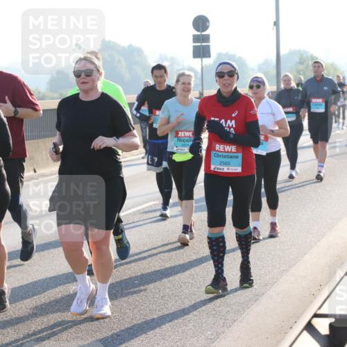 03.10.2025 - Köhlbrandbrückenlauf Lena Gebhardt http://msf.ph/oto/9047924 03.10.2025 09:30:04 Position 1 3098, 2894, 94, 2565 meine-sportfotos.de