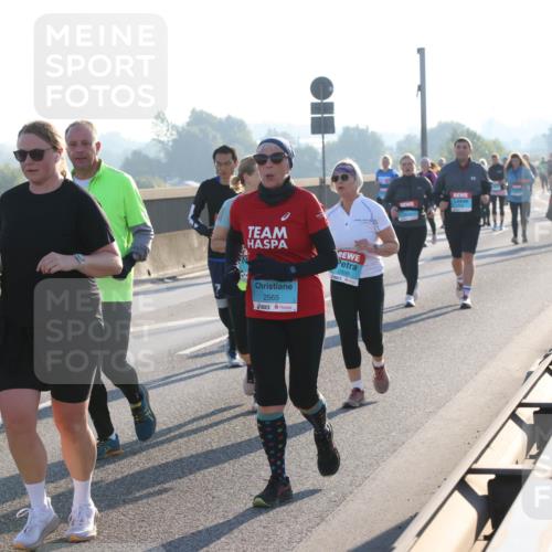 03.10.2025 - Köhlbrandbrückenlauf Lena Gebhardt http://msf.ph/oto/9047938 03.10.2025 09:30:05 Position 1 3349, 2565 meine-sportfotos.de