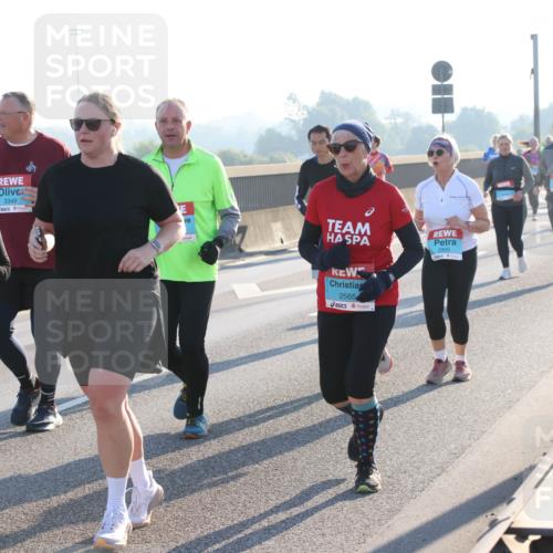 03.10.2025 - Köhlbrandbrückenlauf Lena Gebhardt http://msf.ph/oto/9047947 03.10.2025 09:30:06 Position 1 3098, 3349, 2565, 2895 meine-sportfotos.de