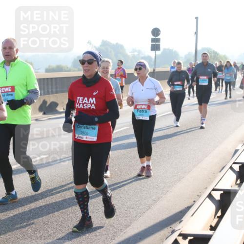 03.10.2025 - Köhlbrandbrückenlauf Lena Gebhardt http://msf.ph/oto/9047950 03.10.2025 09:30:06 Position 1 480, 2895, 2565 meine-sportfotos.de