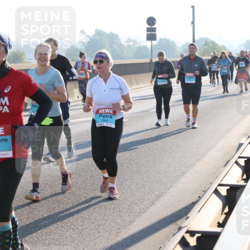 03.10.2025 - Köhlbrandbrückenlauf Lena Gebhardt http://msf.ph/oto/9047954 03.10.2025 09:30:07 Position 1 2565, 2895 meine-sportfotos.de