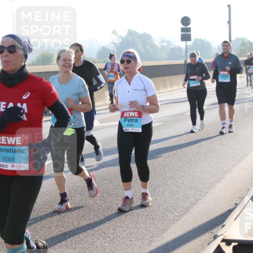03.10.2025 - Köhlbrandbrückenlauf Lena Gebhardt http://msf.ph/oto/9047961 03.10.2025 09:30:07 Position 1 2565, 2895 meine-sportfotos.de