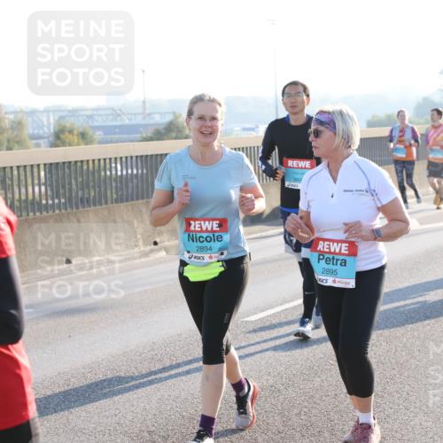 03.10.2025 - Köhlbrandbrückenlauf Lena Gebhardt http://msf.ph/oto/9047981 03.10.2025 09:30:08 Position 1 49, 2, 2565, 380, 2894, 2895 meine-sportfotos.de