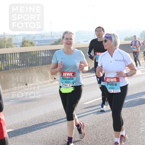 03.10.2025 - Köhlbrandbrückenlauf Lena Gebhardt http://msf.ph/oto/9047984 03.10.2025 09:30:08 Position 1 24, 65, 2894, 2895 meine-sportfotos.de