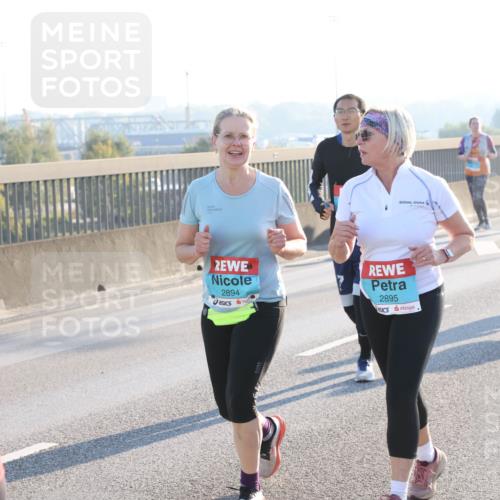 03.10.2025 - Köhlbrandbrückenlauf Lena Gebhardt http://msf.ph/oto/9047987 03.10.2025 09:30:08 Position 1 2894, 2895 meine-sportfotos.de