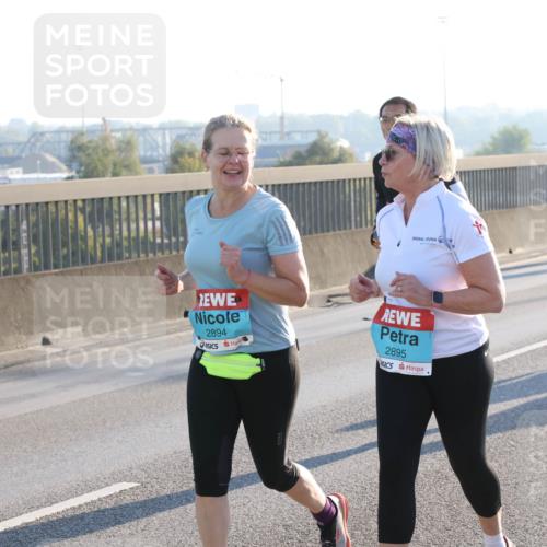 03.10.2025 - Köhlbrandbrückenlauf Lena Gebhardt http://msf.ph/oto/9047994 03.10.2025 09:30:08 Position 1 2894, 2895 meine-sportfotos.de