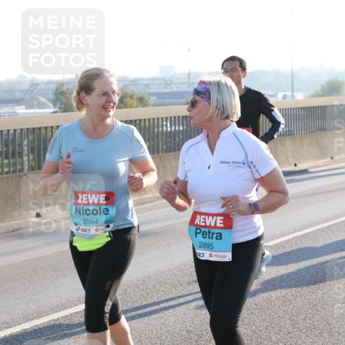 03.10.2025 - Köhlbrandbrückenlauf Lena Gebhardt http://msf.ph/oto/9047996 03.10.2025 09:30:09 Position 1 2894, 2895 meine-sportfotos.de