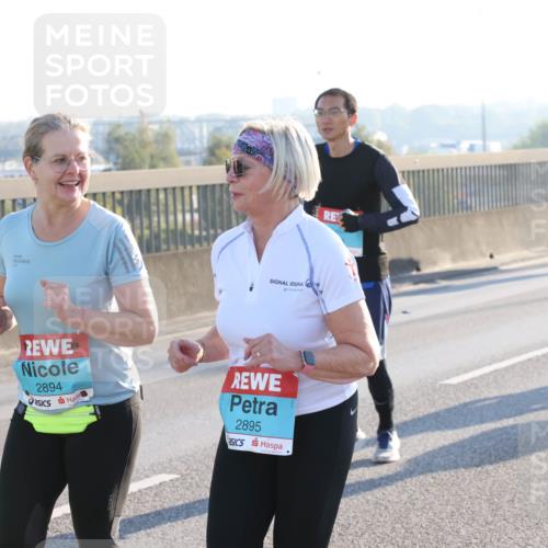 03.10.2025 - Köhlbrandbrückenlauf Lena Gebhardt http://msf.ph/oto/9047999 03.10.2025 09:30:09 Position 1 2894, 2895 meine-sportfotos.de