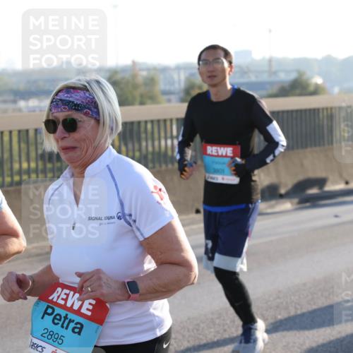 03.10.2025 - Köhlbrandbrückenlauf Lena Gebhardt http://msf.ph/oto/9048002 03.10.2025 09:30:09 Position 1 2895, 3801 meine-sportfotos.de