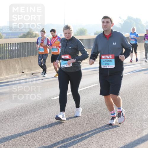 03.10.2025 - Köhlbrandbrückenlauf Lena Gebhardt http://msf.ph/oto/9048025 03.10.2025 09:30:11 Position 1 2548, 2182 meine-sportfotos.de