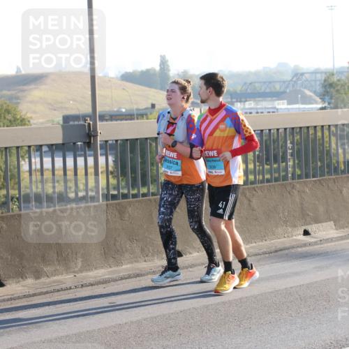 03.10.2025 - Köhlbrandbrückenlauf Lena Gebhardt http://msf.ph/oto/9048083 03.10.2025 09:30:14 Position 1 3637, 3639 meine-sportfotos.de