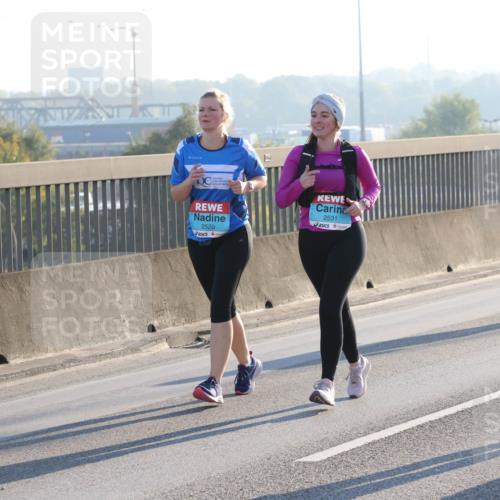 03.10.2025 - Köhlbrandbrückenlauf Lena Gebhardt http://msf.ph/oto/9048108 03.10.2025 09:30:16 Position 1 2520, 2531, 2178 meine-sportfotos.de