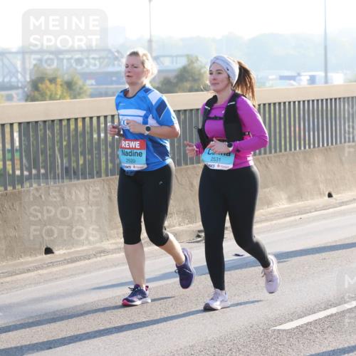03.10.2025 - Köhlbrandbrückenlauf Lena Gebhardt http://msf.ph/oto/9048125 03.10.2025 09:30:17 Position 1 2520, 2531, 2178 meine-sportfotos.de